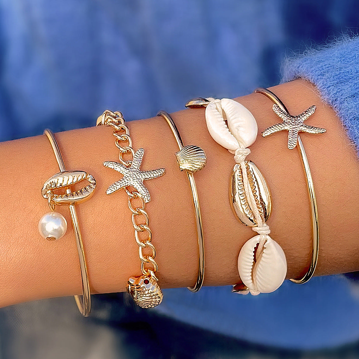 5 PCS Exquisite Bohemian Ocean - Inspired Bracelet Set for Women: Summer - Ready Stackable Pearl, Seashell, and Starfish Layered Bracelets with Adjustable Design for a Tropical Vibe