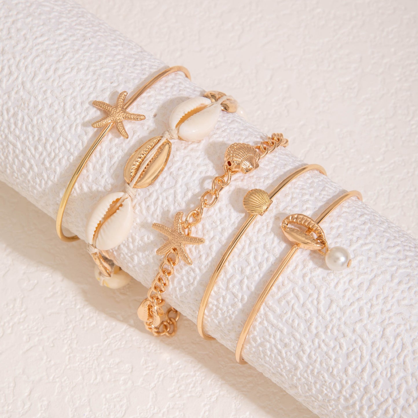 5 PCS Exquisite Bohemian Ocean - Inspired Bracelet Set for Women: Summer - Ready Stackable Pearl, Seashell, and Starfish Layered Bracelets with Adjustable Design for a Tropical Vibe