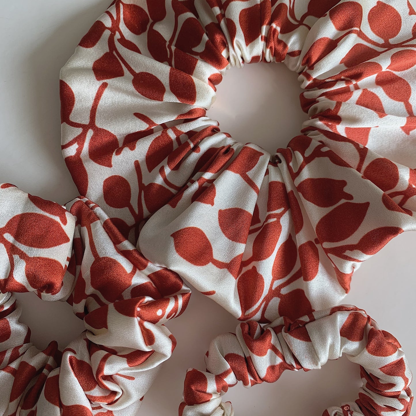 REINAREA Women’s Red Polka Dot Silk Mulberry Silk Scrunchie - French Retro Hair Tie