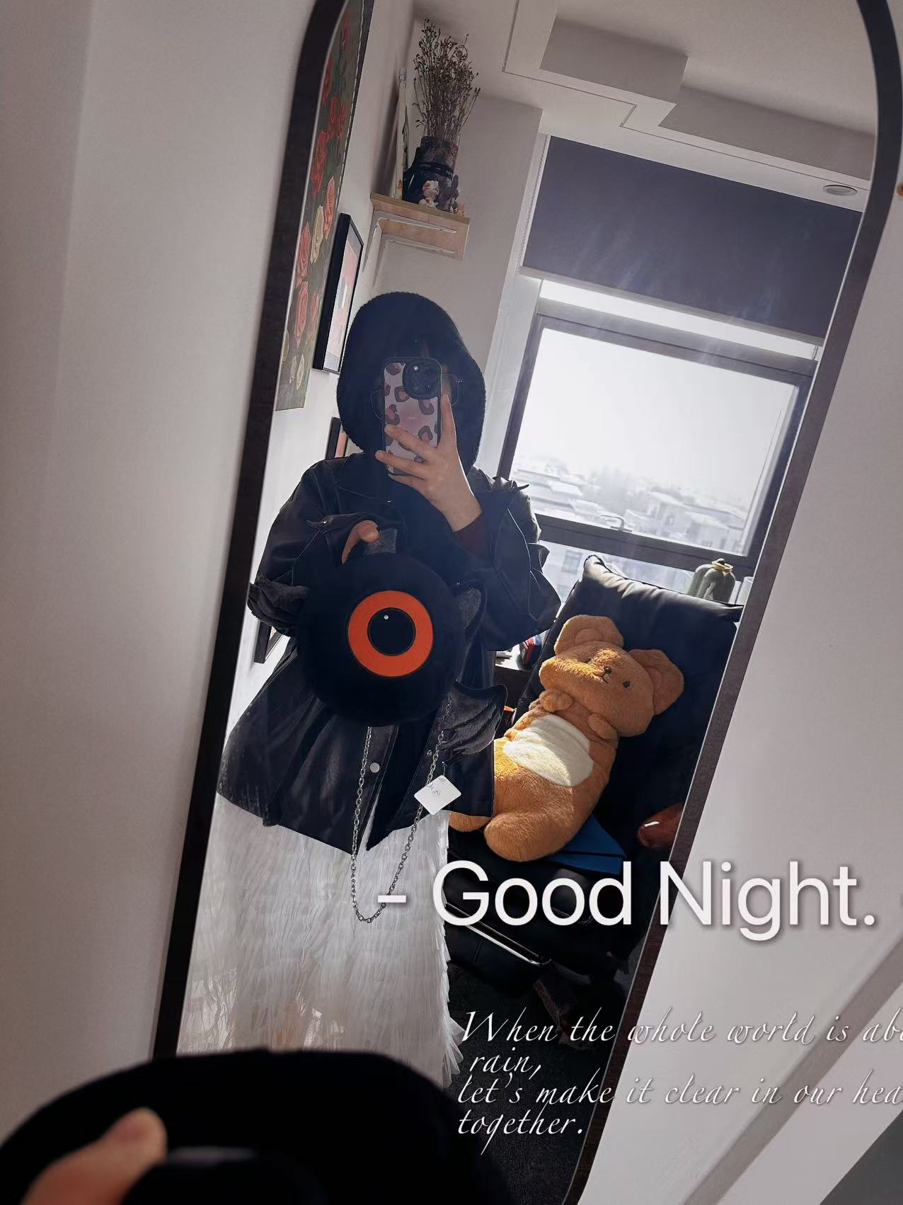 Halloween Parade Plush Crossbody Chain Bag with Glow in the Dark Eye, Perfect for Cosplay Events and Halloween Parties(20×20cm)
