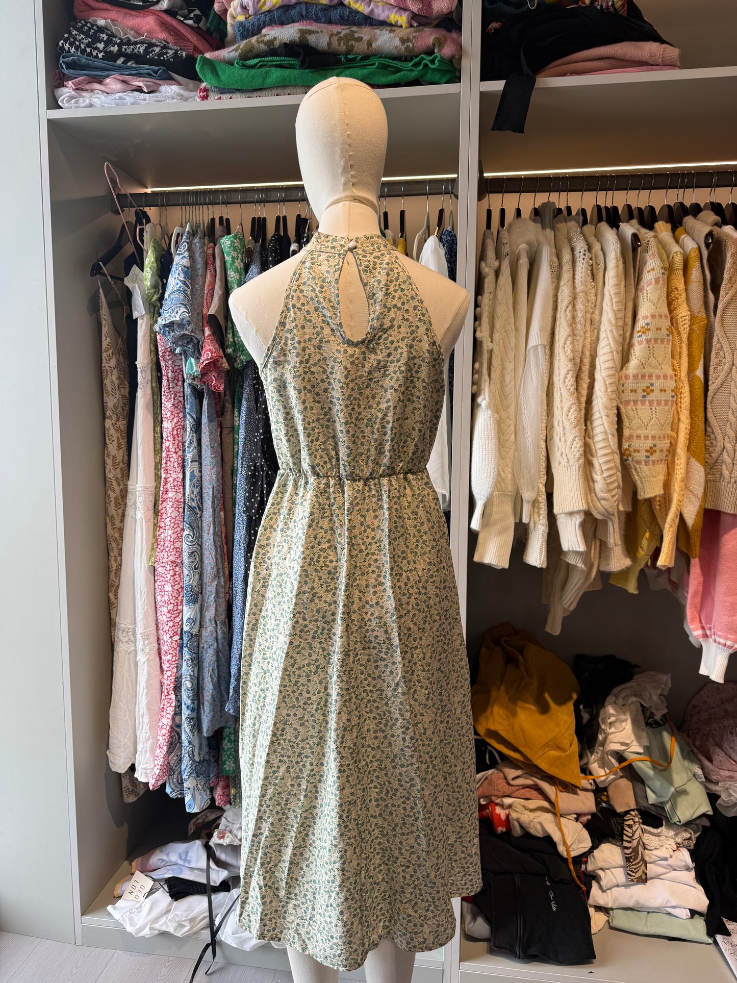 REINAREA High - End Custom Boho Dress for Women: Sleeveless Halter Neck, Backless Floral Midi with Ruffled Hem and High - Elastic Waist