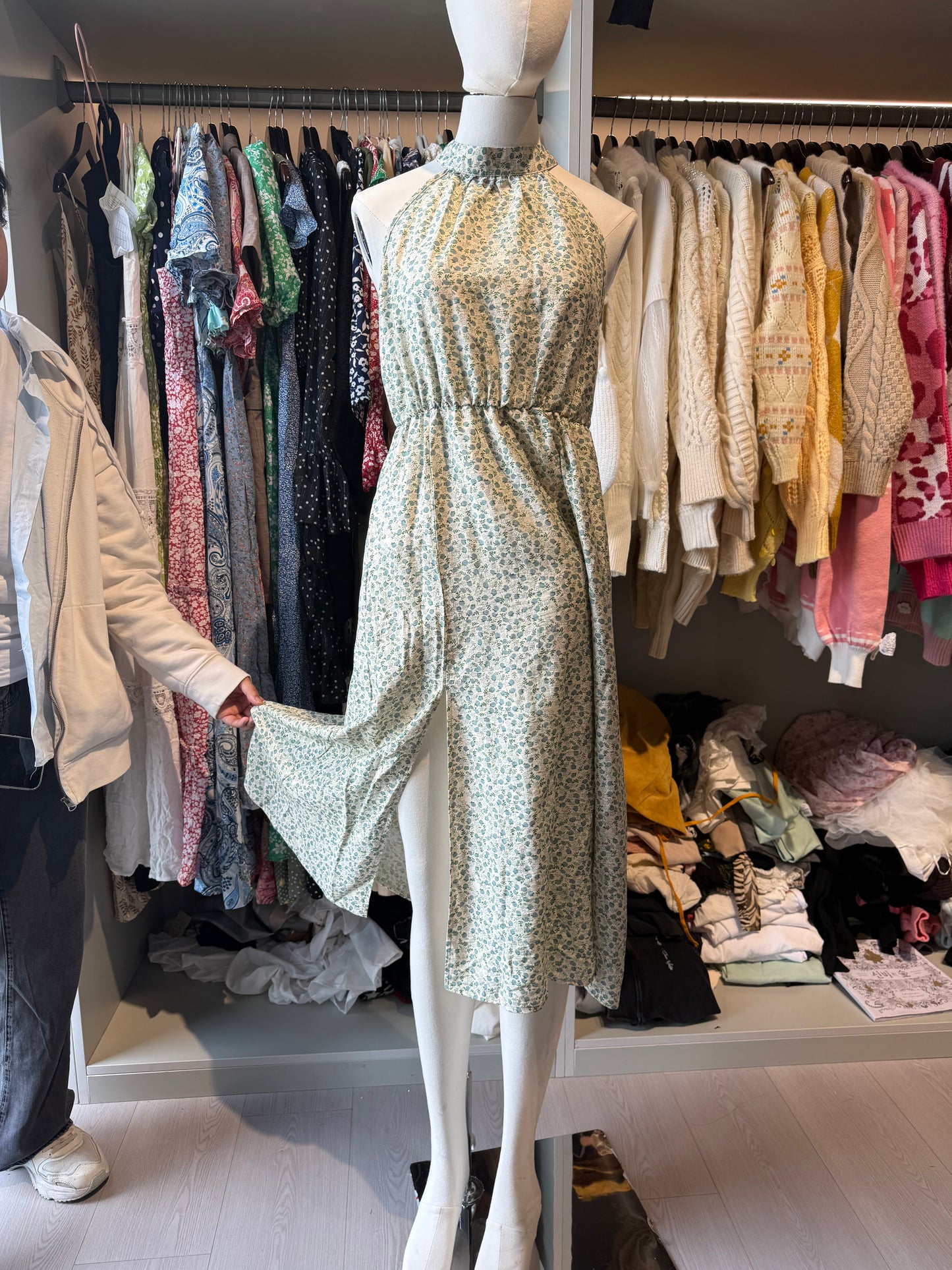 REINAREA High - End Custom Boho Dress for Women: Sleeveless Halter Neck, Backless Floral Midi with Ruffled Hem and High - Elastic Waist