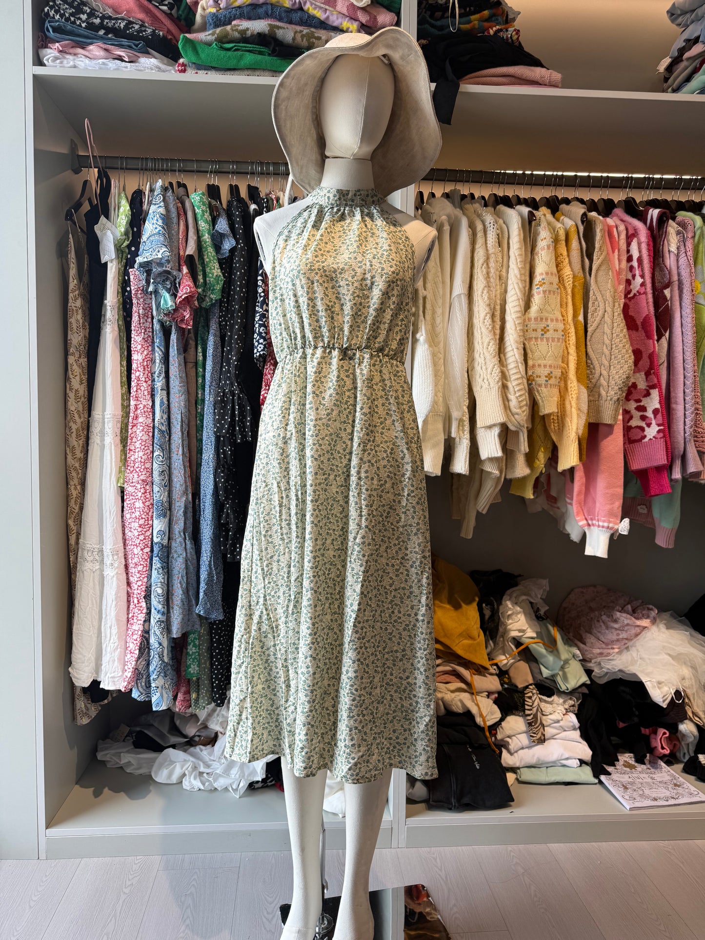 REINAREA High - End Custom Boho Dress for Women: Sleeveless Halter Neck, Backless Floral Midi with Ruffled Hem and High - Elastic Waist