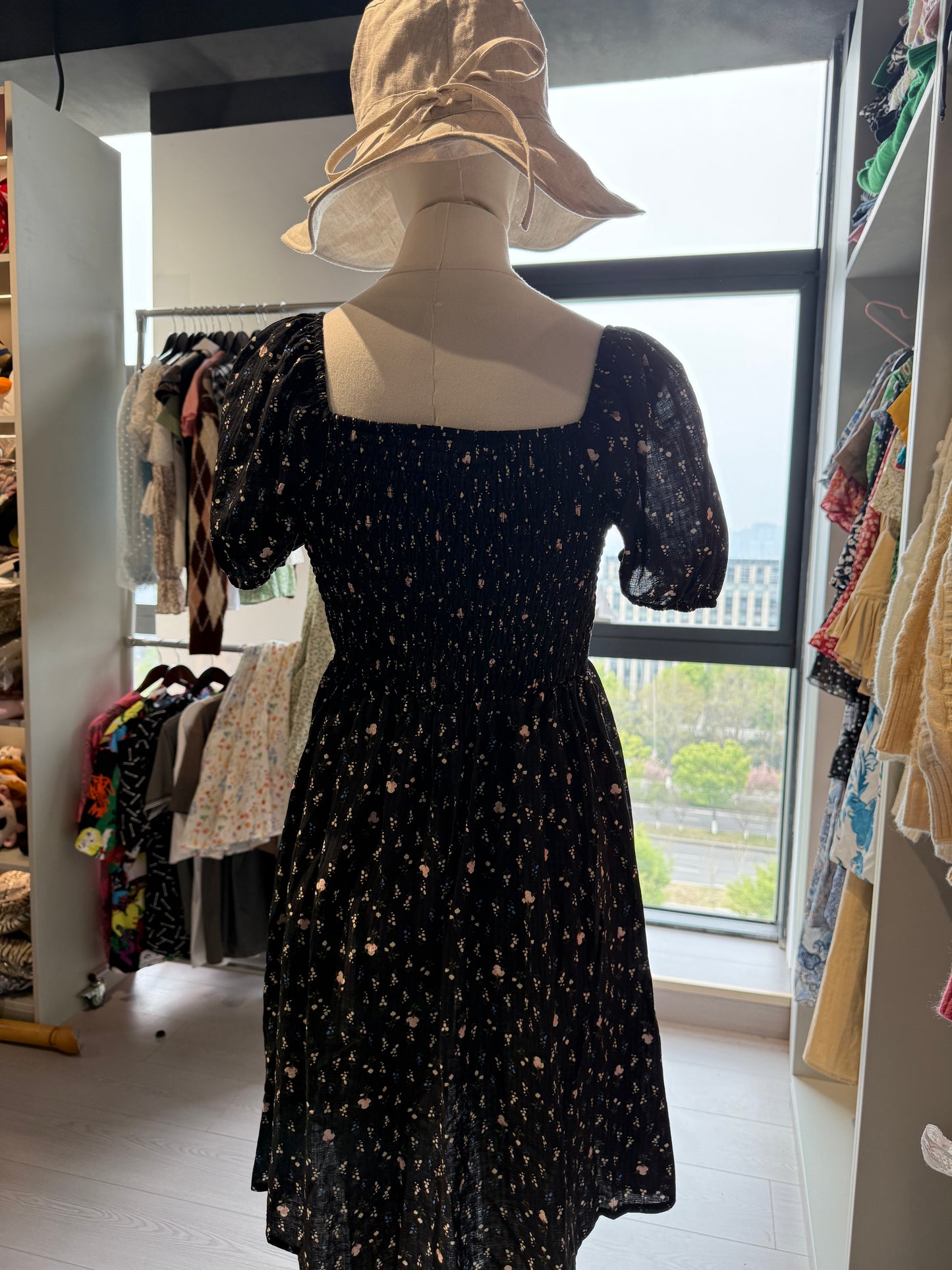 REINAREA Midi Ditsy Floral Print Sundress - Black Floral Puff Sleeve Sweetheart Neckline Ruffle Hem Dress for Summer