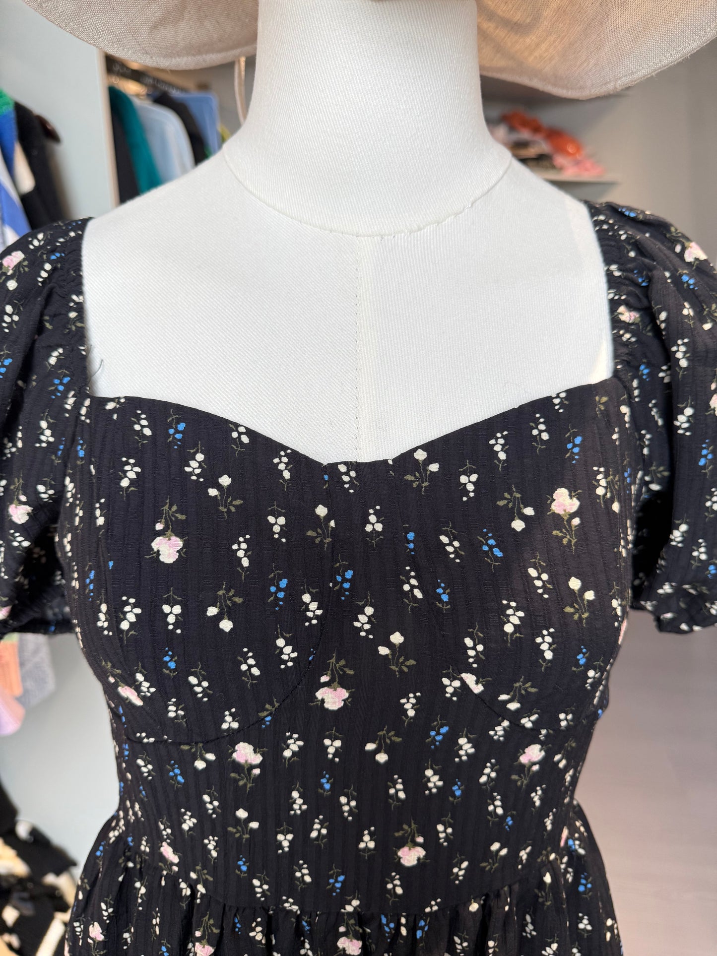 REINAREA Midi Ditsy Floral Print Sundress - Black Floral Puff Sleeve Sweetheart Neckline Ruffle Hem Dress for Summer