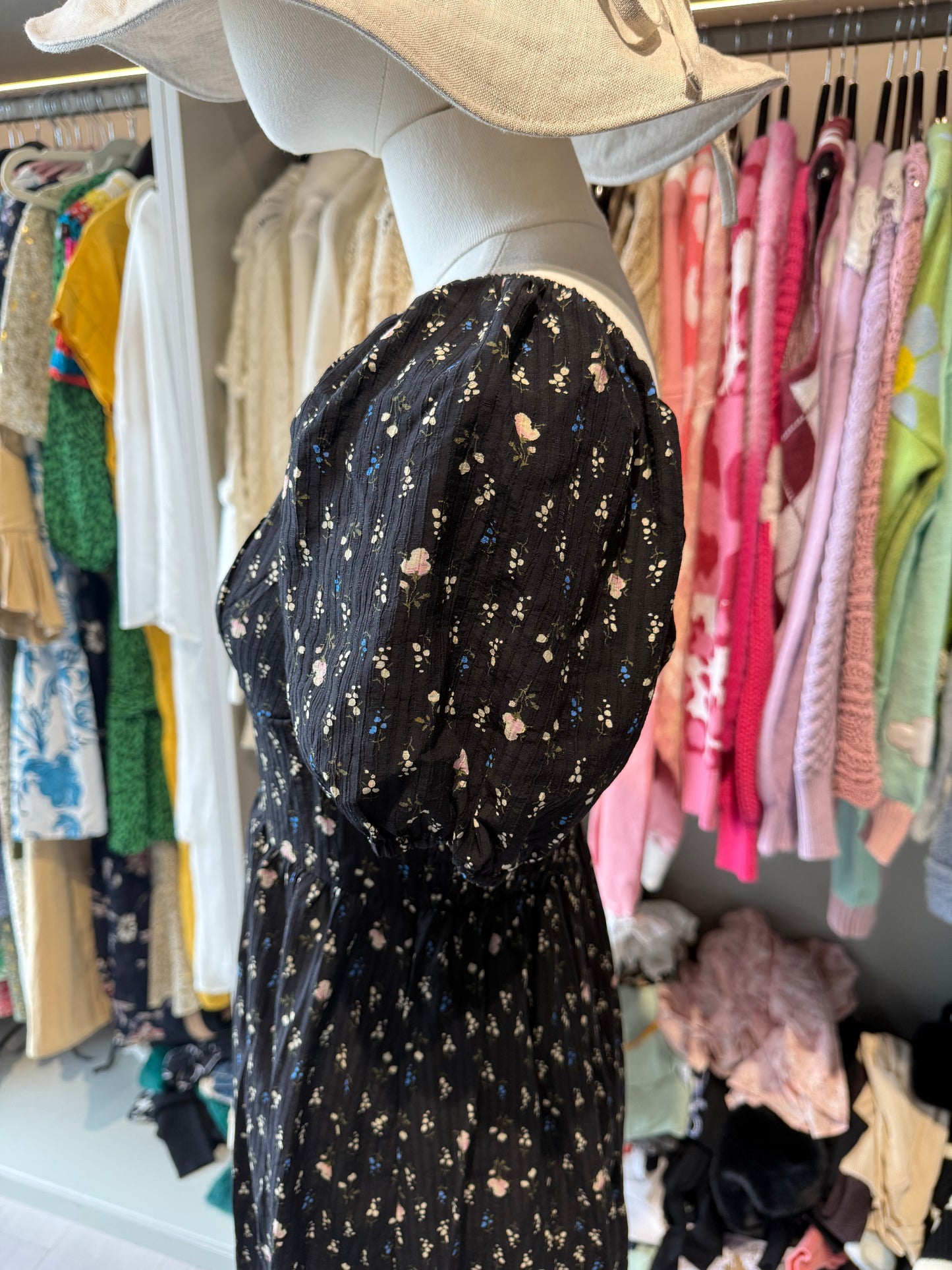 REINAREA Midi Ditsy Floral Print Sundress - Black Floral Puff Sleeve Sweetheart Neckline Ruffle Hem Dress for Summer