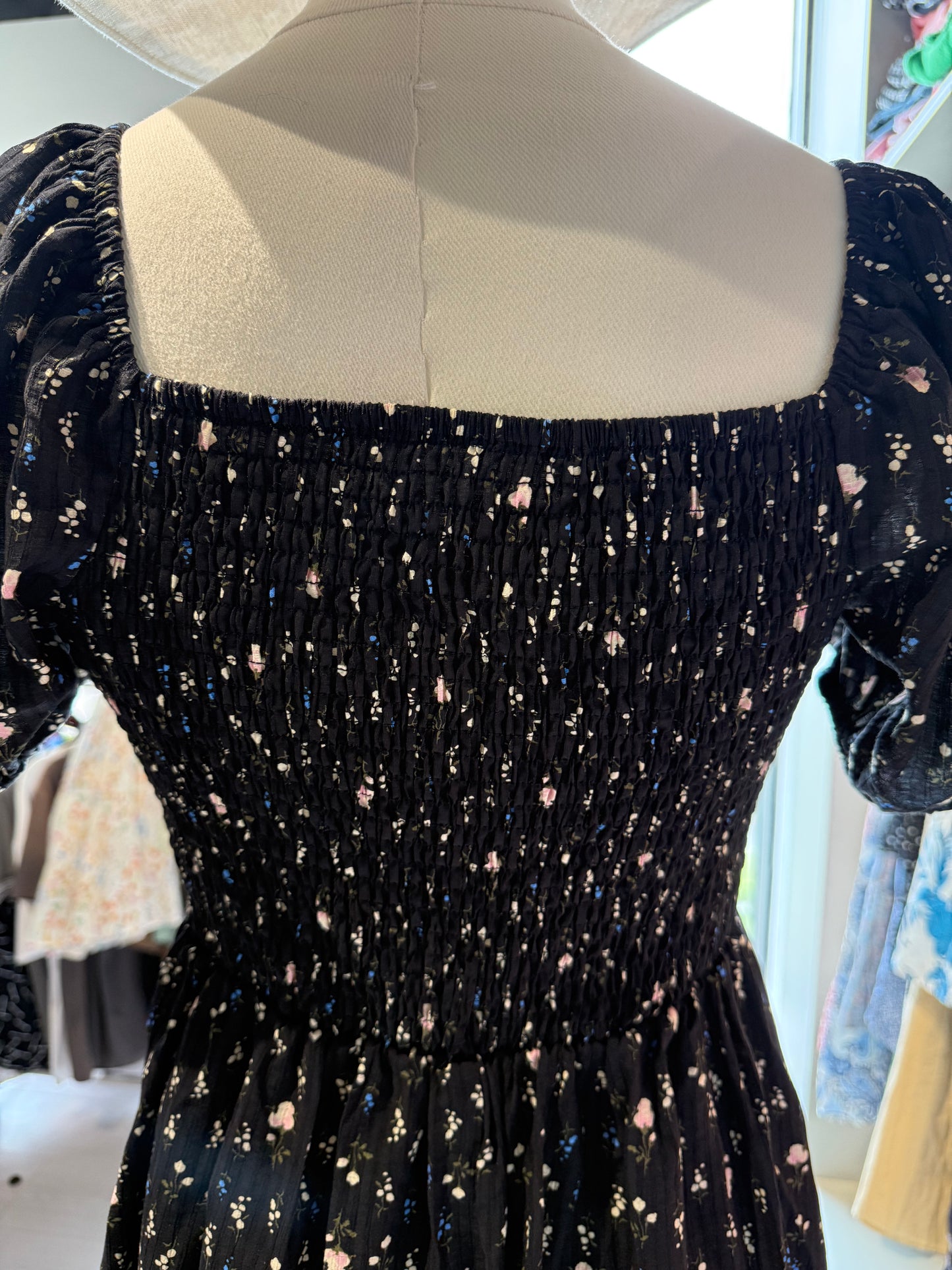 REINAREA Midi Ditsy Floral Print Sundress - Black Floral Puff Sleeve Sweetheart Neckline Ruffle Hem Dress for Summer