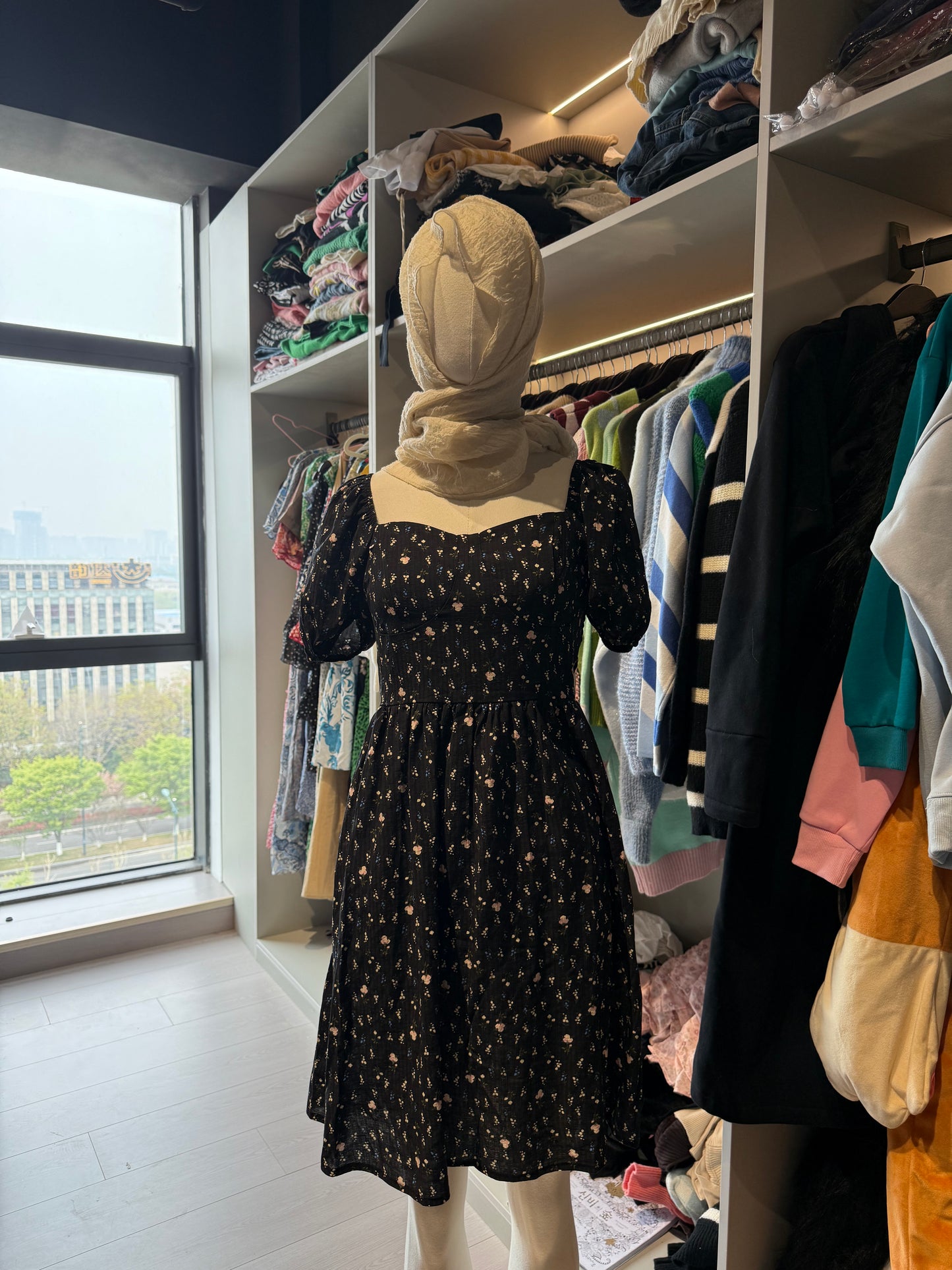 REINAREA Midi Ditsy Floral Print Sundress - Black Floral Puff Sleeve Sweetheart Neckline Ruffle Hem Dress for Summer