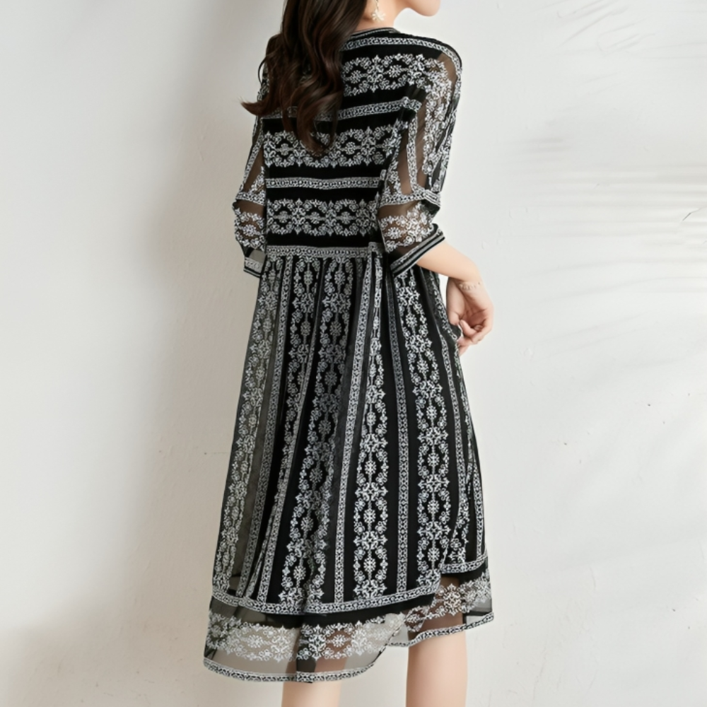 Noble 3/4 Sleeve Print Midi Dress