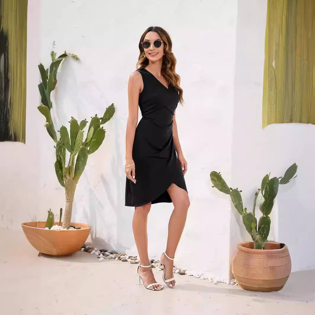 V-neck sleeveless solid colour waist dress