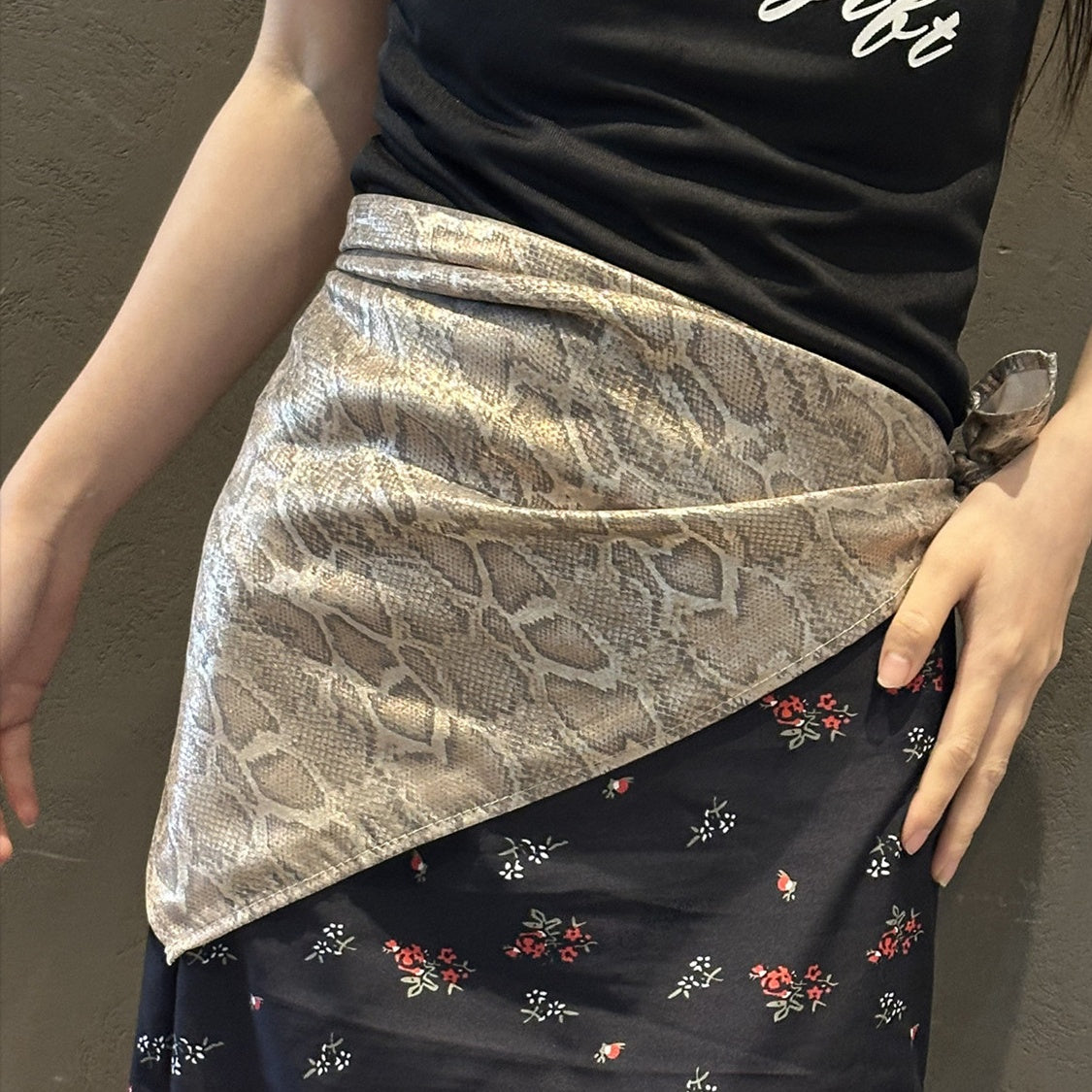 REINAREA Python-Print Small Square Scarf for Women Headwrap & Midi Skirt Decor Accessory【055】
