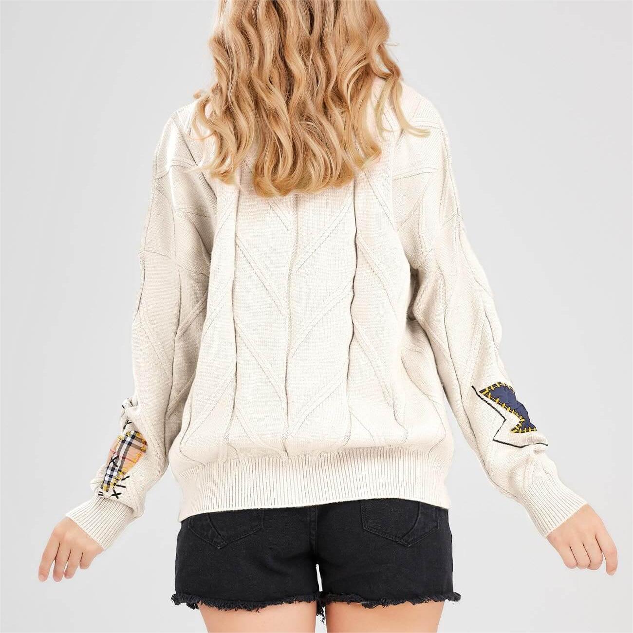 Twisted V-neck buttoned embroidered sweater