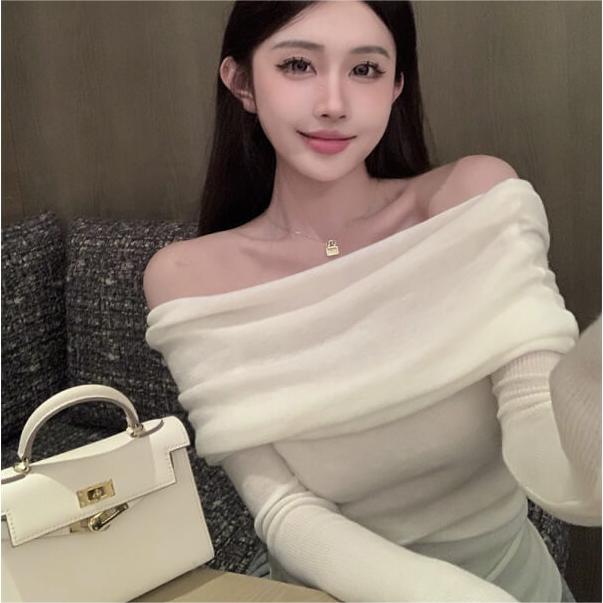 French one-shoulder collarbone-baring soft knit