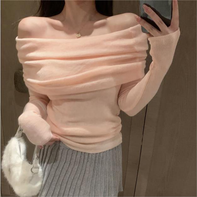 French one-shoulder collarbone-baring soft knit