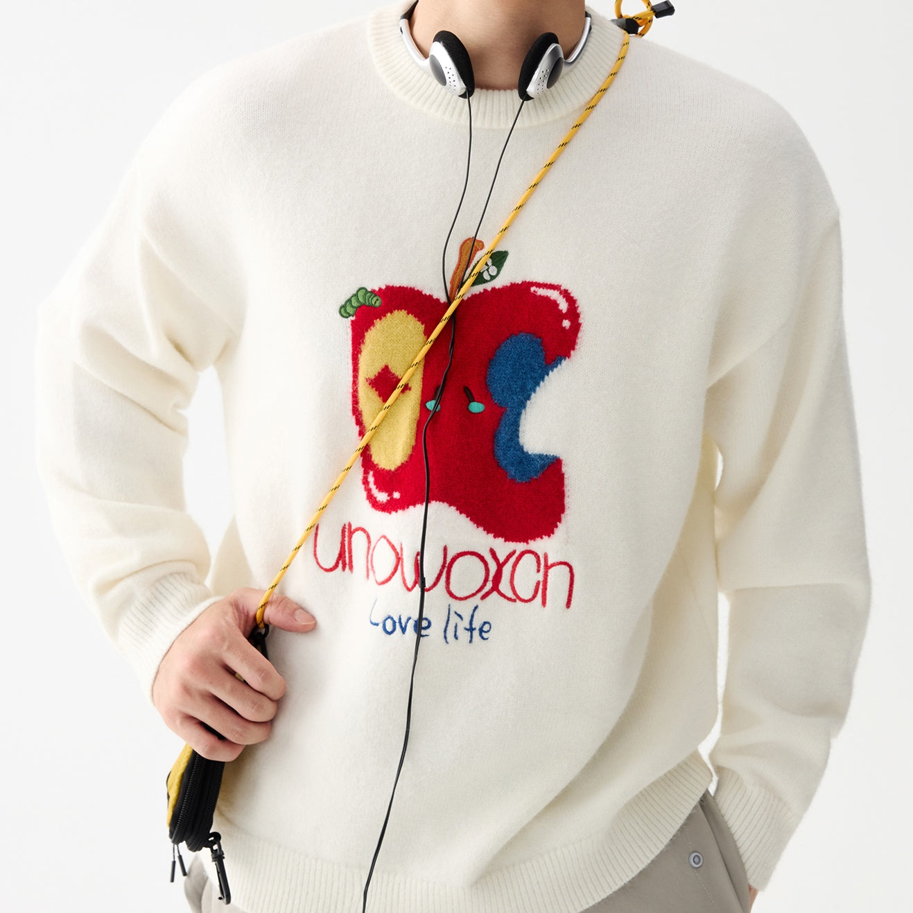 REINAREA Unisex Apple-Embroidered Knit Crewneck Top / Couple Outfits (Green, Gray, Navy Blue, White)