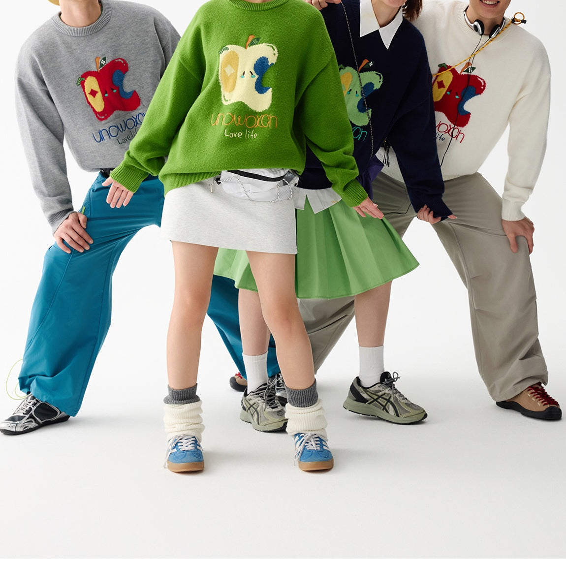 REINAREA Unisex Apple-Embroidered Knit Crewneck Top / Couple Outfits (Green, Gray, Navy Blue, White)