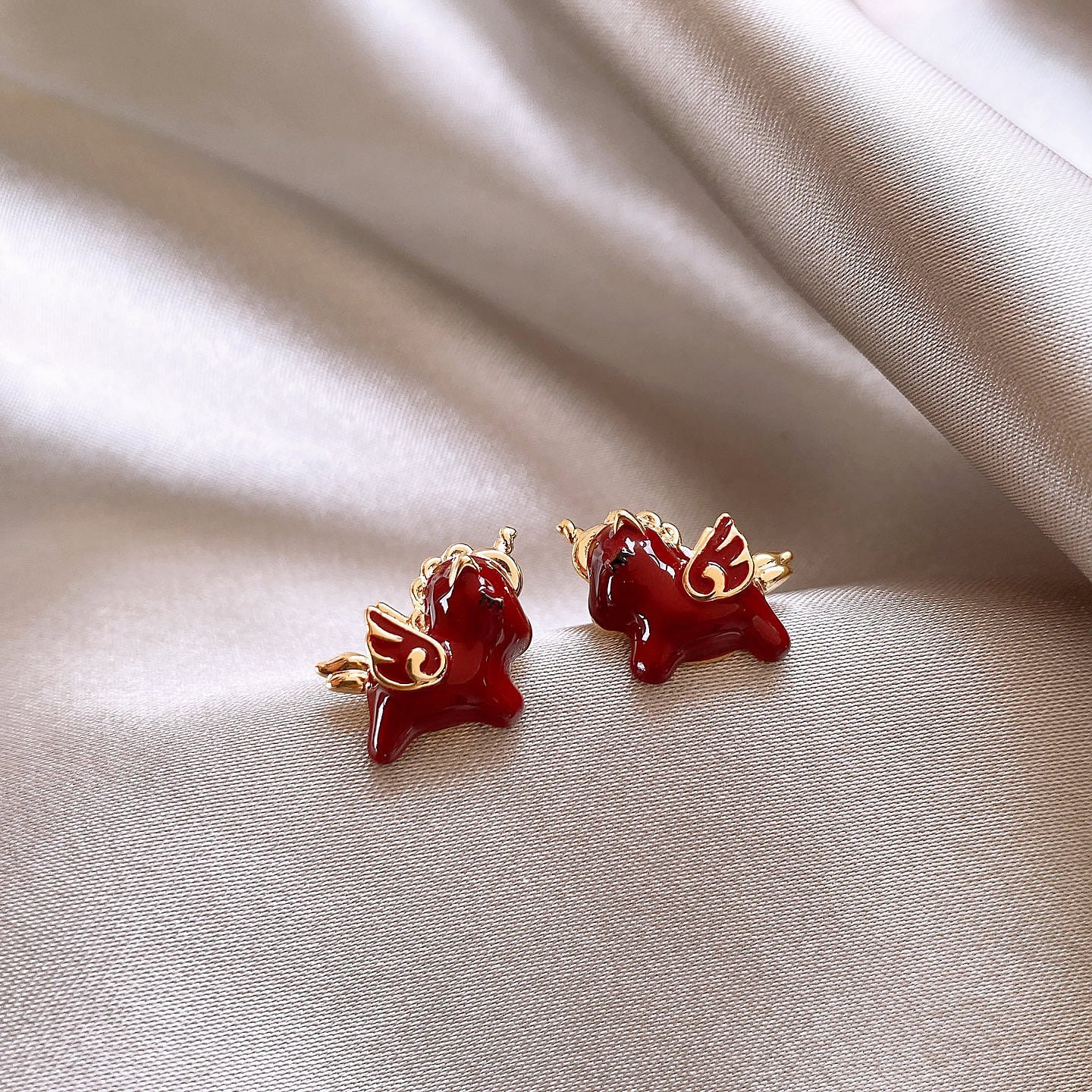 REINAREA Red Pony Pearl Earrings for Women New Year Studs & Clip-Ons, Gorgeous Statement Jewelry【105】
