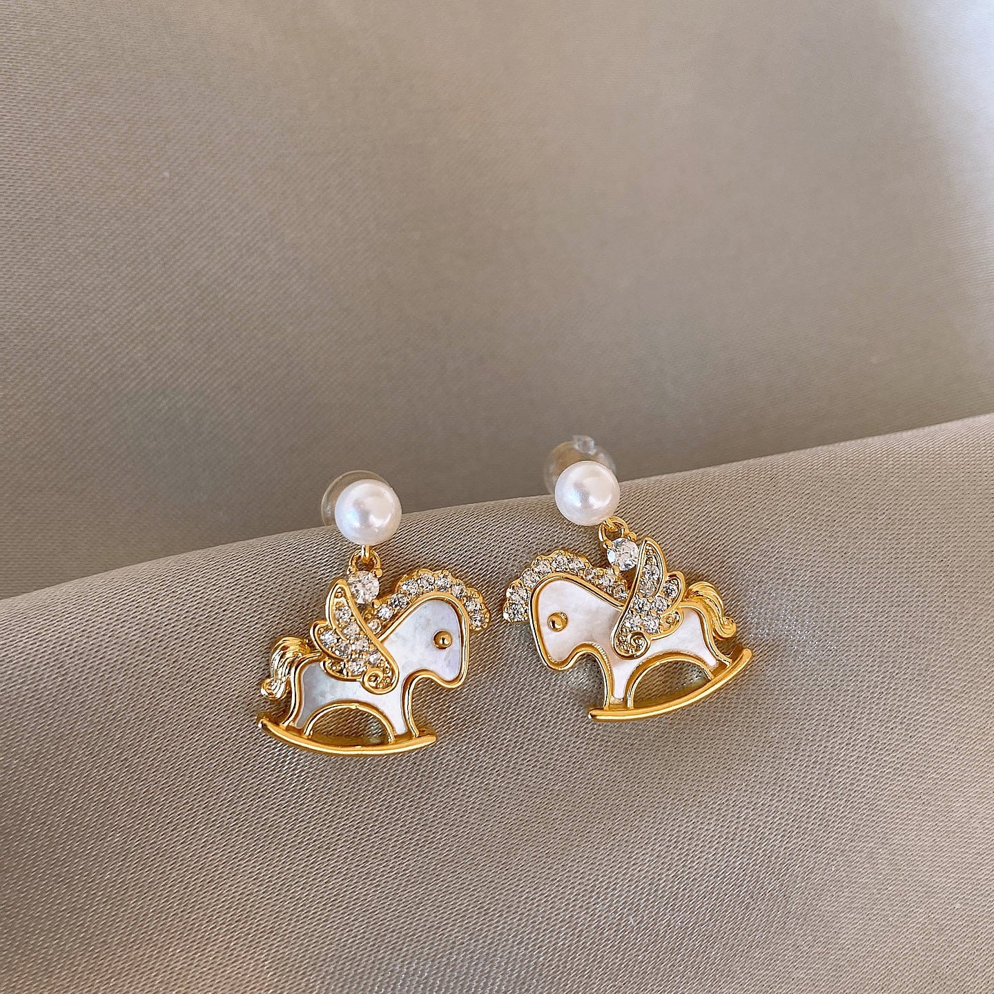 REINAREA Red Pony Pearl Earrings for Women New Year Studs & Clip-Ons, Gorgeous Statement Jewelry【105】